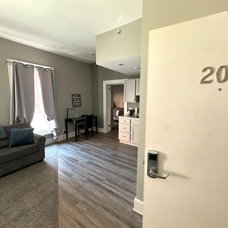 The Continental Hotel Centerville Екстериор снимка
