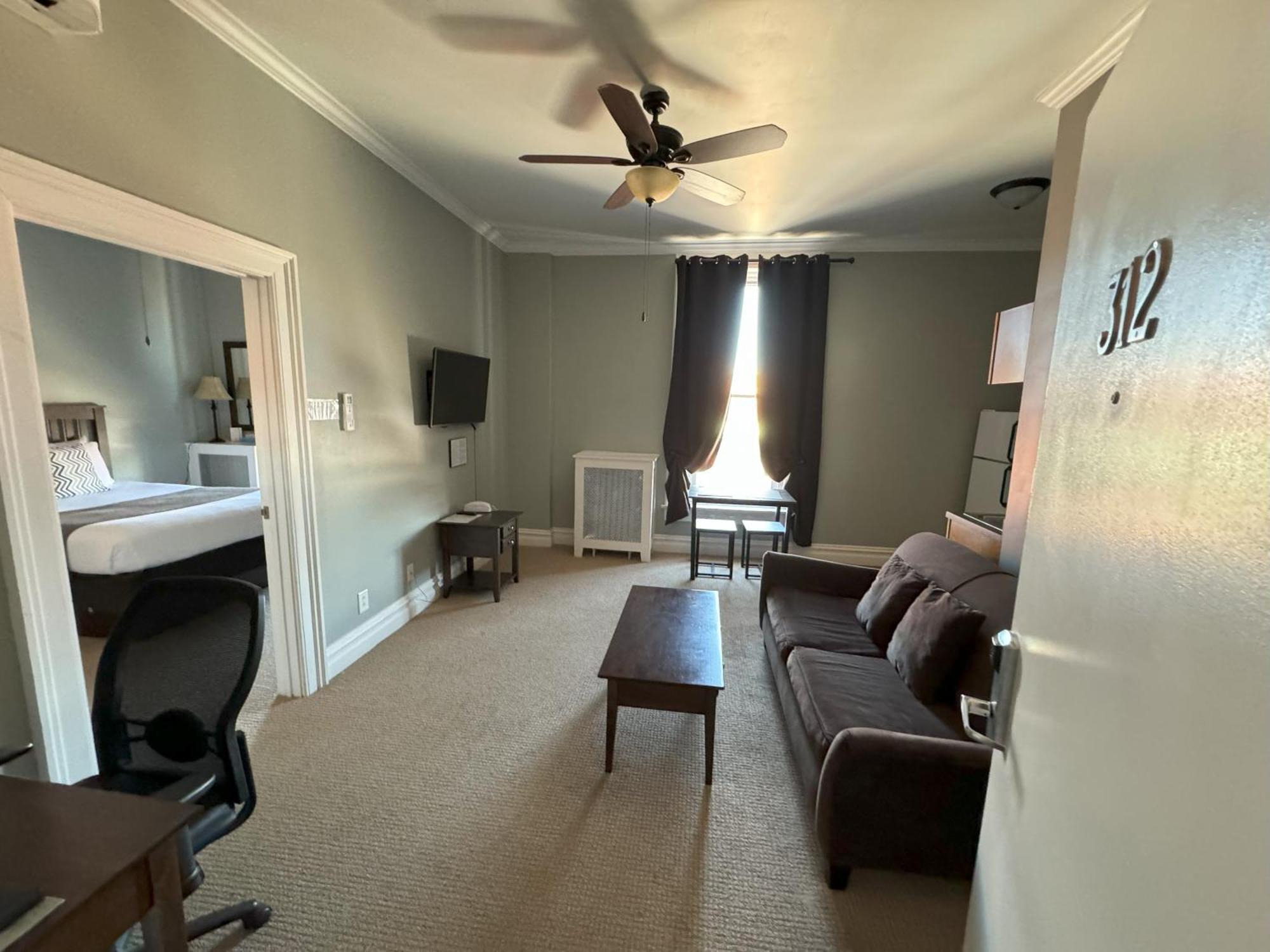 The Continental Hotel Centerville Стая снимка