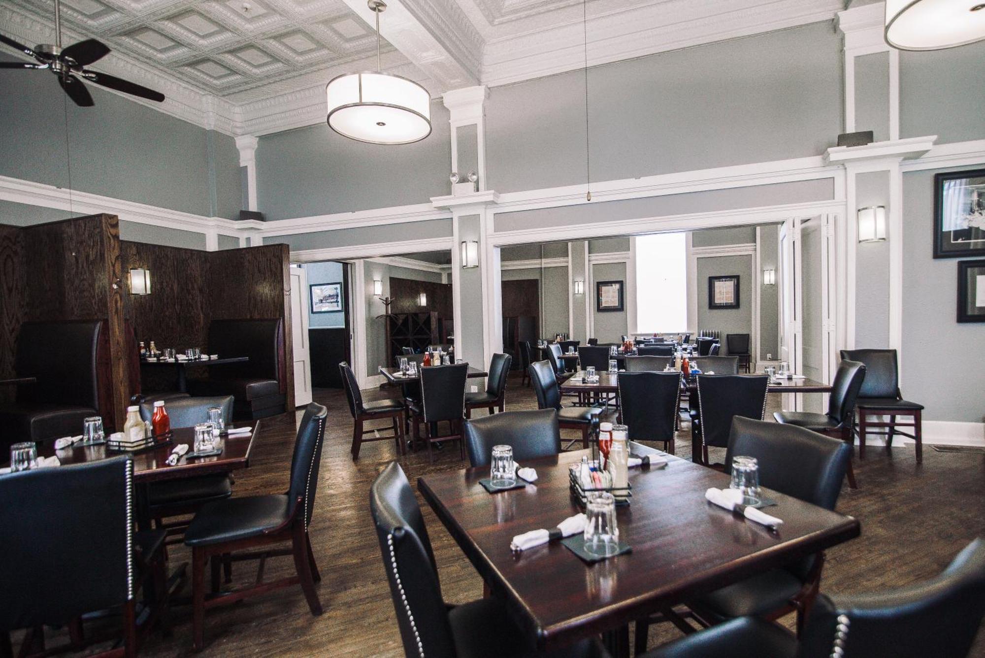 The Continental Hotel Centerville Екстериор снимка