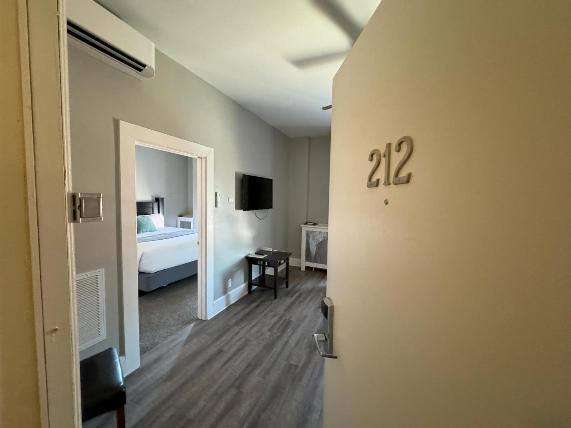 The Continental Hotel Centerville Екстериор снимка