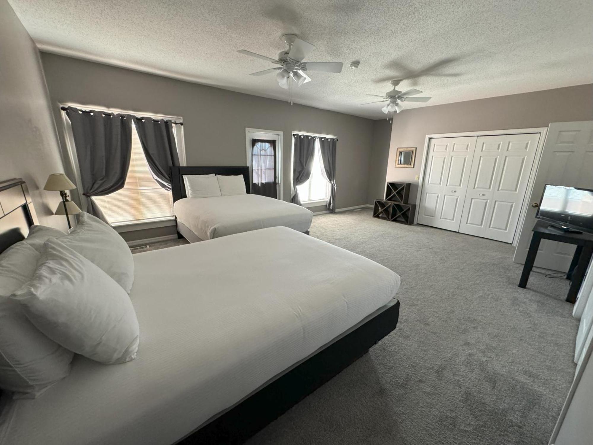 The Continental Hotel Centerville Екстериор снимка