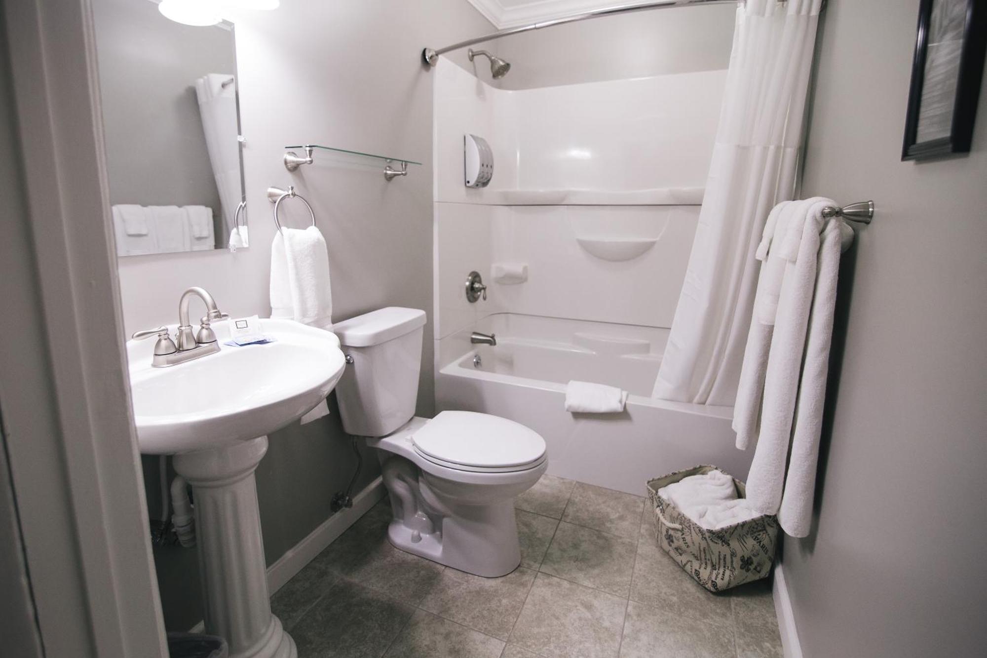 The Continental Hotel Centerville Екстериор снимка