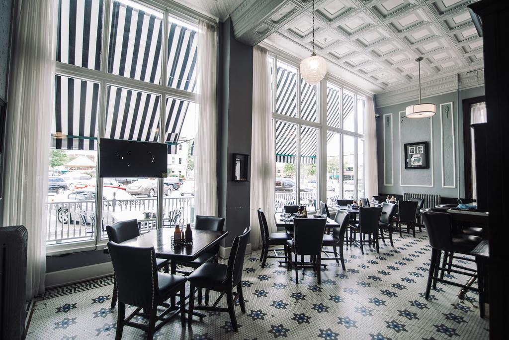 The Continental Hotel Centerville Екстериор снимка