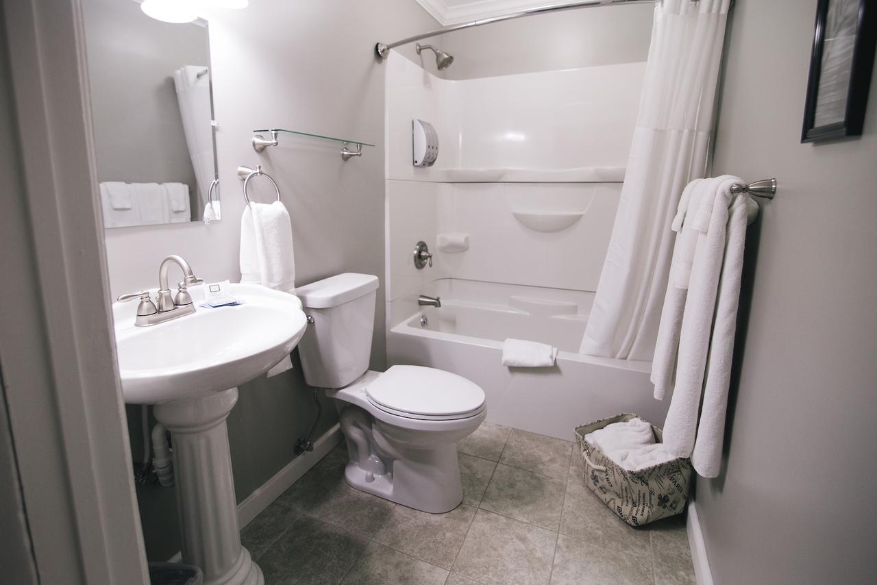 The Continental Hotel Centerville Екстериор снимка